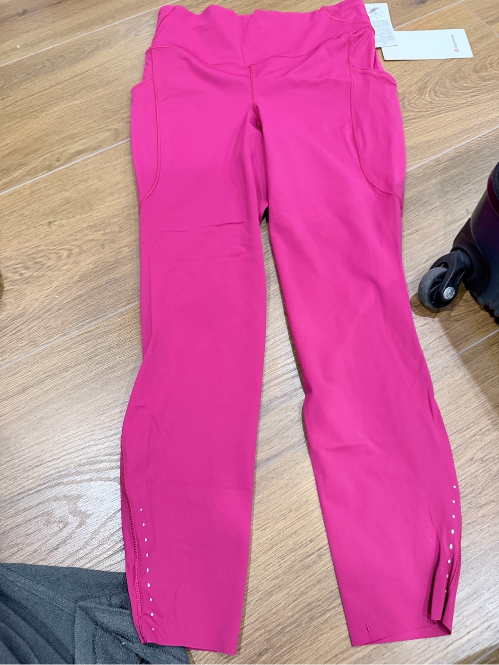 New lululemon fast and free hr tight 25” pockets color BRML
Size